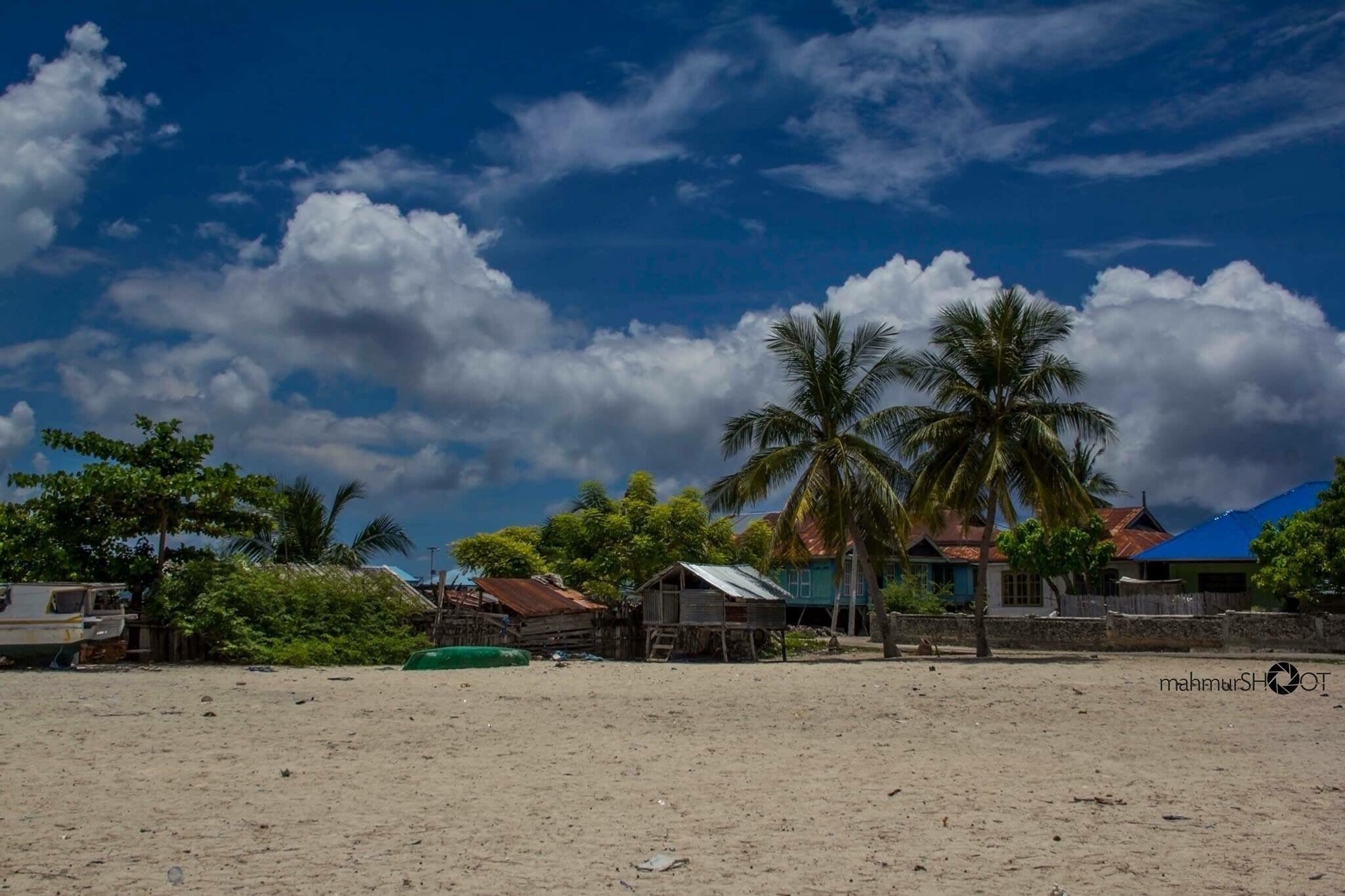 This village like a wall picture I ever see in my room when I was child. 