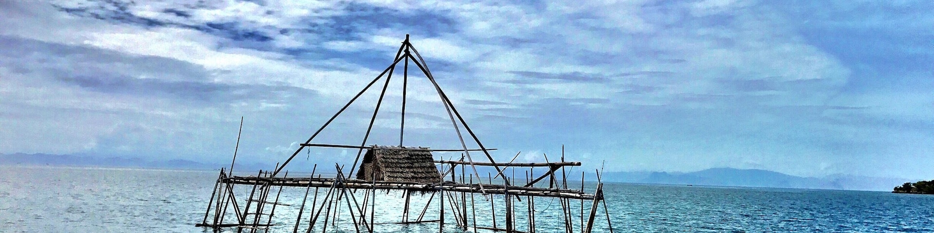 Fisherman caban in the sea of Bali ... On our way to pink beach
#AquaTrove