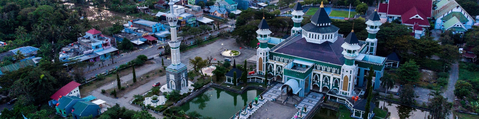 Pinrang, Sulawesi Selatan Indonesia.
The view of the grand mosque in the city of Pinrang just before sunset.
May 9 2021