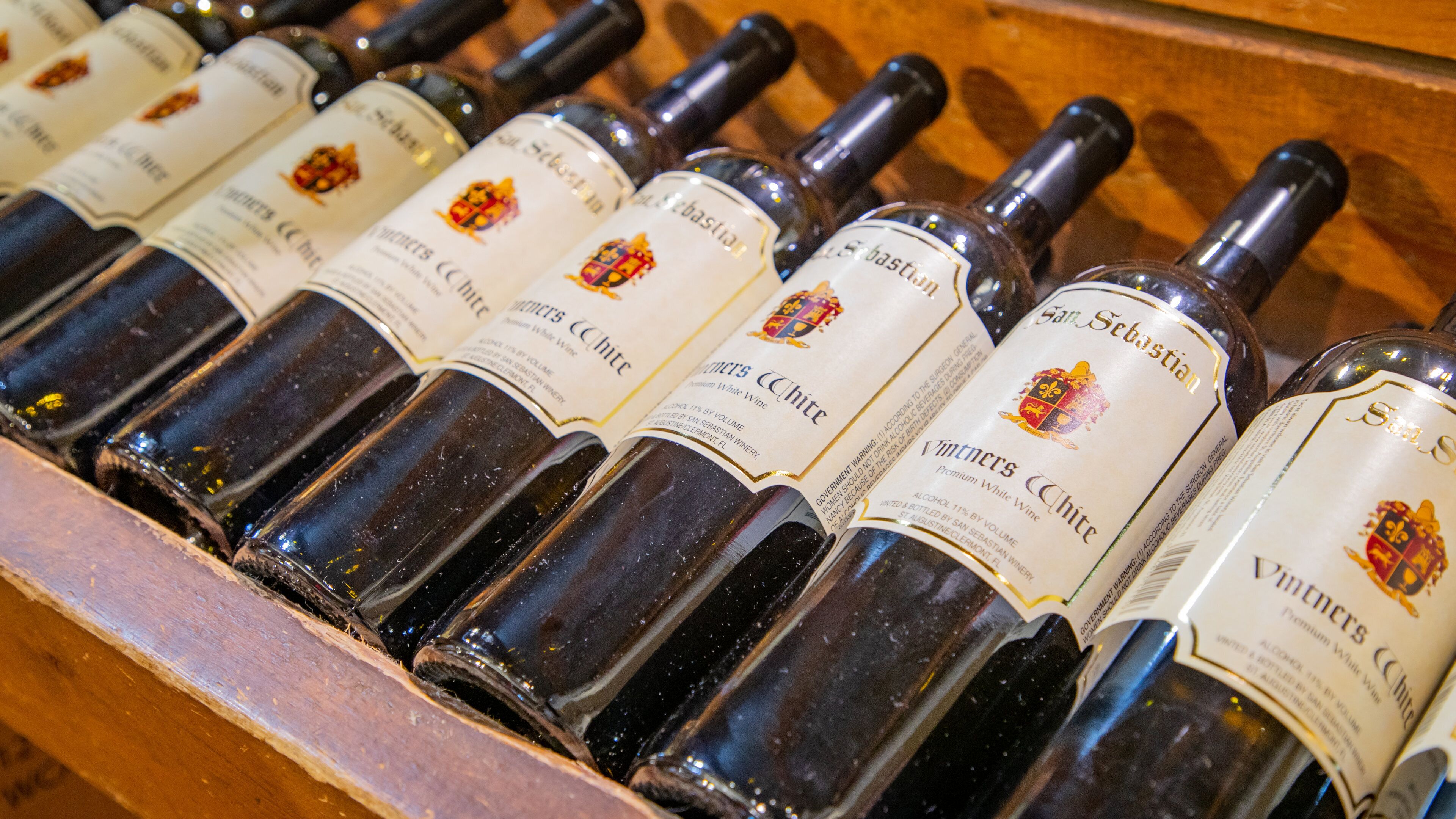 San Sebastian Winery showing drinks or beverages