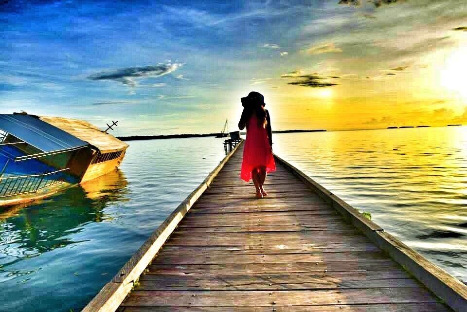 Watched the sunrise on my last day here in Derawan Island & it was perfect. #goldenhour