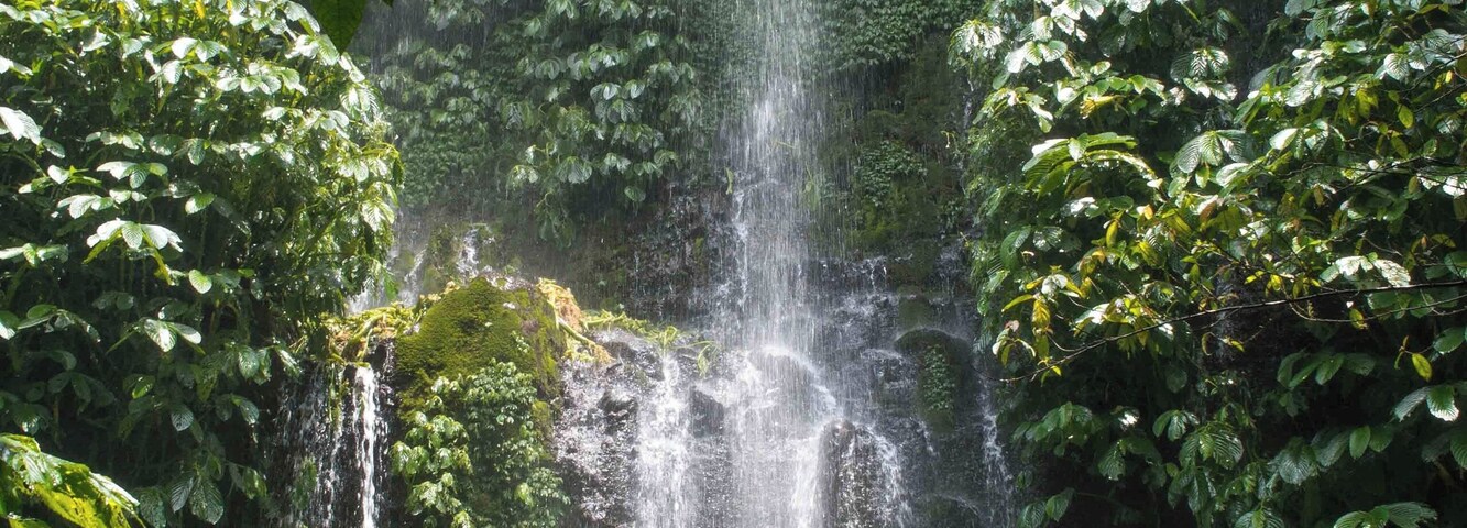 Besides great empty beaches, the island of Lombok also has lush rainforests with plenty of waterfalls. Benang Stokel and Benang Kelambu are a bit out of the way in the center of the island, but are well worth a visit!