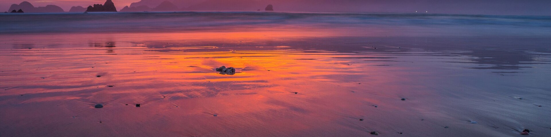 Pantai Pulau Merah (Red Island Beach), Banyuwangi, Indonesia