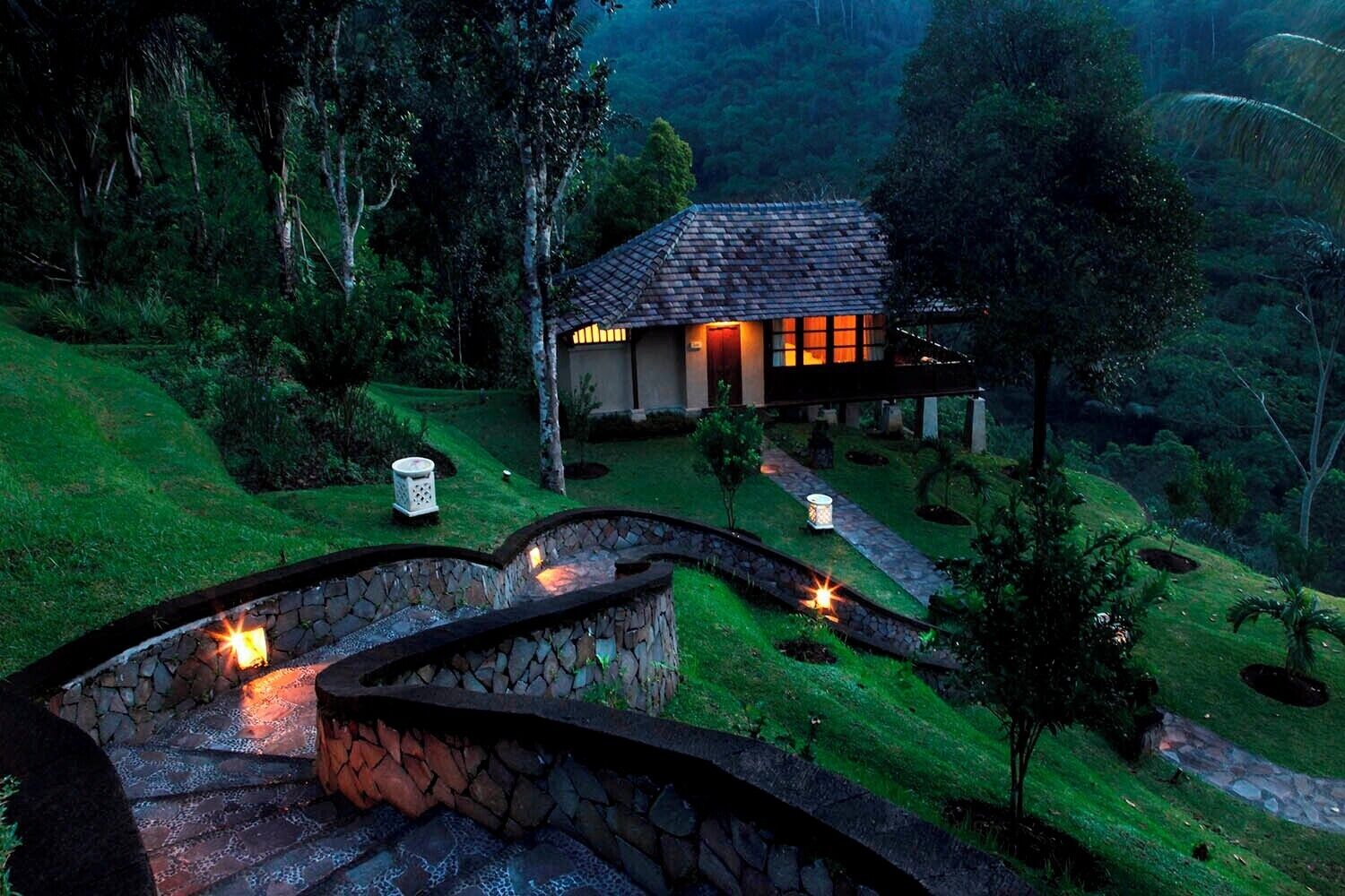 TIPS PERJALANAN SINGKAT DI KEPULAUAN GILI, INDONESIA

Tips perjalanan di kepulauan Gili mencakup dasar-dasar setiap wisatawan yang perlu diketahui dalam rangka mempersiapkan diri untuk sebuah liburan di pulau. Cluster ini terdiri dari tiga pulau kecil yang dapat diakses dengan mudah oleh perahu perjalanan jauh. Hal ini juga membuat pulau ini sebagai tempat terkenal selama tinggal dan berlibur di Bali.

Apakah Anda lebih suka berpesta dan kehidupan malam? ingin melarikan diri dari keramaian kota? Diving dan snorkeling? Gili Islands memiliki semua ini untuk Anda. Berikut adalah beberapa tips praktis dalam konteks keselamatan perjalanan. Berkunjung ke Gili Trawangan, Gili Meno dan Gili Air dengan ini pasti berguna. Inilah tips perjalanan Gili Island.

Travel Tips: Selalu memilih bus untuk bepergian ketika di Indonesia. Mereka selalu memiliki biaya yang efektif, menghemat waktu dan aman ketika Anda memesan bus online dari https://www.redbus.id/en. Mengambil jalan darat juga membuat Anda memiliki kenangan perjalanan yang tak terlupakan juga. Nol biaya pemesanan terlibat ketika tiket yang dipesan dari portal online. Anda dapat memilih bus ideal mereka dari daftar bus dan kursi yang disebutkan dalam situs tersebut dan buat sebagian besar perjalanan dengan mereka.

Waktu Berkunjung: Musim kemarau menawarkan kondisi laut yang sesuai dan sempurna untuk bepergian, ini terjadi antara bulan Juni dan September. Hal ini juga membuat untuk visibilitas terbaik karena air jernih jika Anda memiliki kebiasaan untuk kegiatan snorkeling dan diving. Jika Anda ingin kerumunan ikan, puncak musim umumnya selama pertengahan tahun, bulan antara Juli dan Agustus, dan juga selama bulan Desember dan Januari.

Gaya Backpacker: Simple jangan lupa untuk membawa krim matahari, kacamata, topi, pakaian yang nyaman dan alas kaki. Setelah Anda melompat dari kapal di salah satu dari tiga Kepulauan Gili, Anda akan dengan mudah melihat salah satu pantai pasir putih menyilaukan yang sulit untuk ditolak. Apakah Anda memutuskan untuk melompat untuk berenang di air biru, atau menghabiskan beberapa waktu untuk snorkeling, ada baiknya untuk melindungi diri dari sinar berbahaya dari matahari tropis.

Tetap Aman: Patut diingat bahwa tidak ada penjaga pantai di sini; karena itu selalu hati-hati ketika menikmati perairan. Ubur-ubur banyak berkeliaran disini sehingga pakaian selam penuh sangat dianjurkan. Cobalah berkenalan dengan penduduk setempat dan pemilik bar, karena mereka mungkin memiliki beberapa bantuan untuk situasi apapun.
