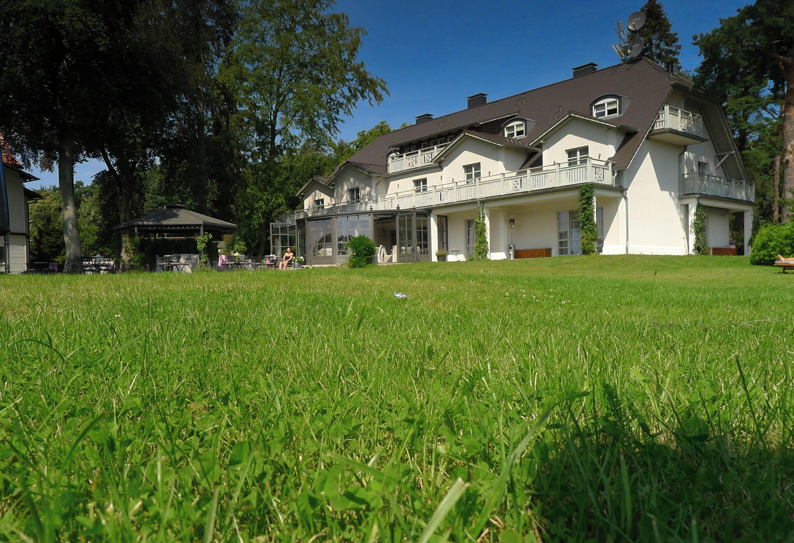 Wisełka, ul. Nowowiejska 29 - pensjonat "Villa Park"