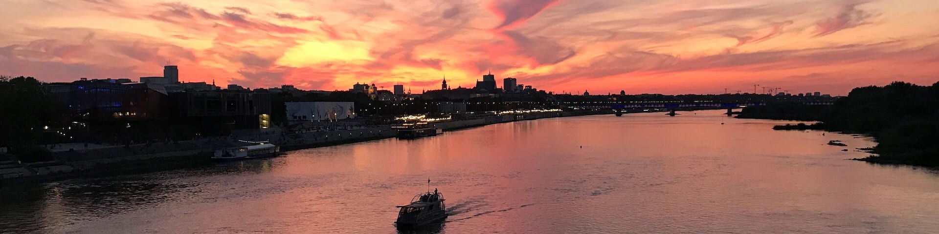 Beautiful sunset in Warsaw by the river.
#summertime
#Trovember
#outdoors
#LifeAtExpedia