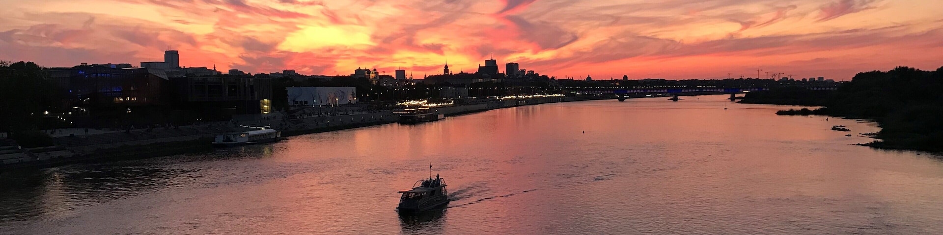 Beautiful sunset in Warsaw by the river.
#summertime
#Trovember
#outdoors
#LifeAtExpedia