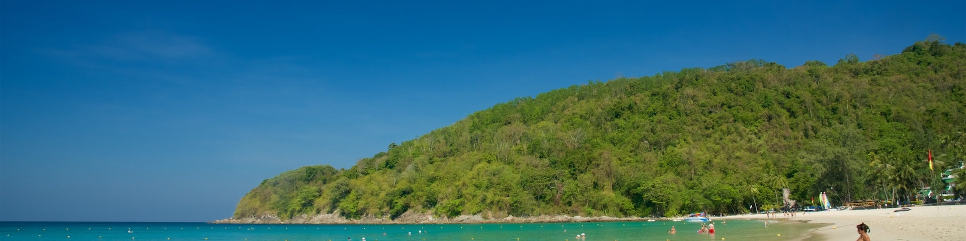 Phuket que inclui floresta tropical, uma baía ou porto e uma praia
