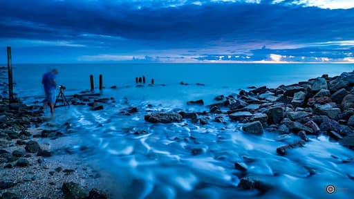 Photographer In Action II Kuala Kurau-Malaysia
"人生過客匆匆,相機抓住每個剎那,與我擦肩而過的人和事"