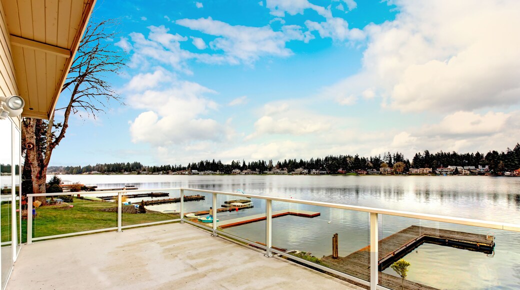 Parc Lake Meridian Park