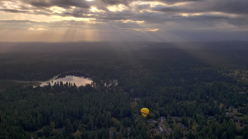 Basking in the morning sun and enjoying the lush green views of Pacific Northwest is totally worth waking up early on Sunday for this balloon ride.
#LifeAtExpediaGroup