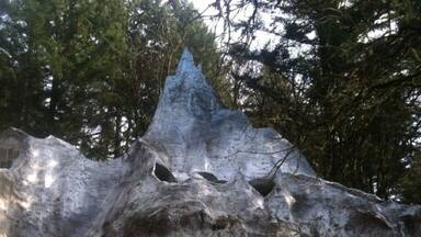 Weird, acid-trippy amusement park in the middle of the Oregon woods. This is basically a rip-off of the Matterhorn Bobsled ride called "Ice Cavern" or something.