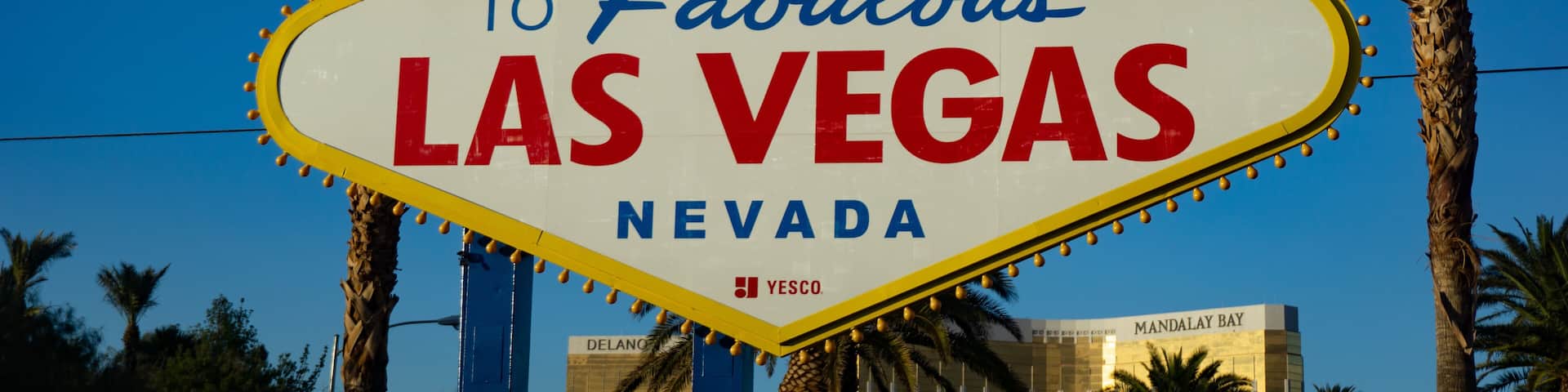 welcome to fabulous las vegas sign