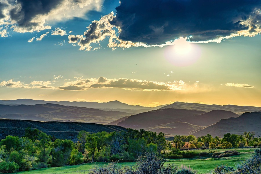 On the way down the mountain, after an evening of a recent shoot, this scene presented itself to me. I was lucky to get it before it disappeared.