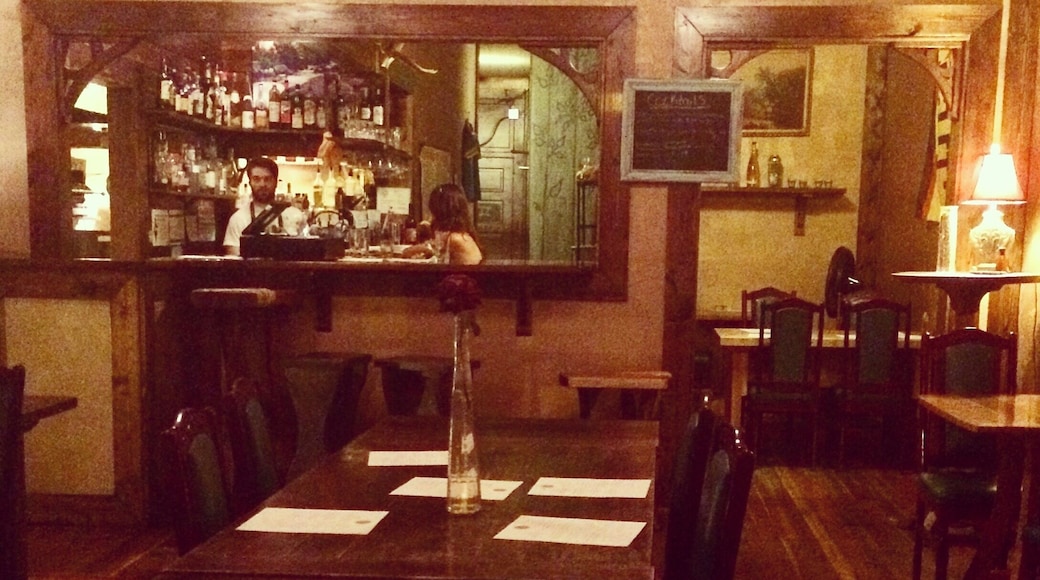 A little restaurant in an old (historic, I'm sure) building. Seasonal menu that changes frequently and good beer options. Didn't have any cocktails but the drink menu looked good. #roadtrip