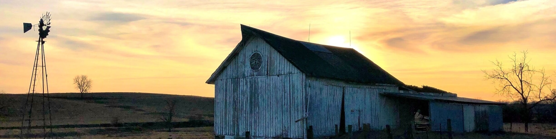 #hometown #countrydrive #roadtrip near White Cloud, Kansas while back visiting family. The Scenic Glacier Hills drive is nearby and runs along the Missouri River and up to the Nebraska line. If you’re in White Cloud, Kansas on the right weekend, the massive flea market is a great way to spend a day!