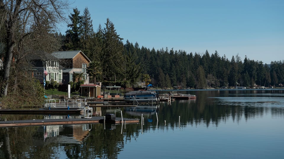 Lake houses along the shore of a clear lake landscape in Eatonville, Washington wilderness near Mount Rainier National Park