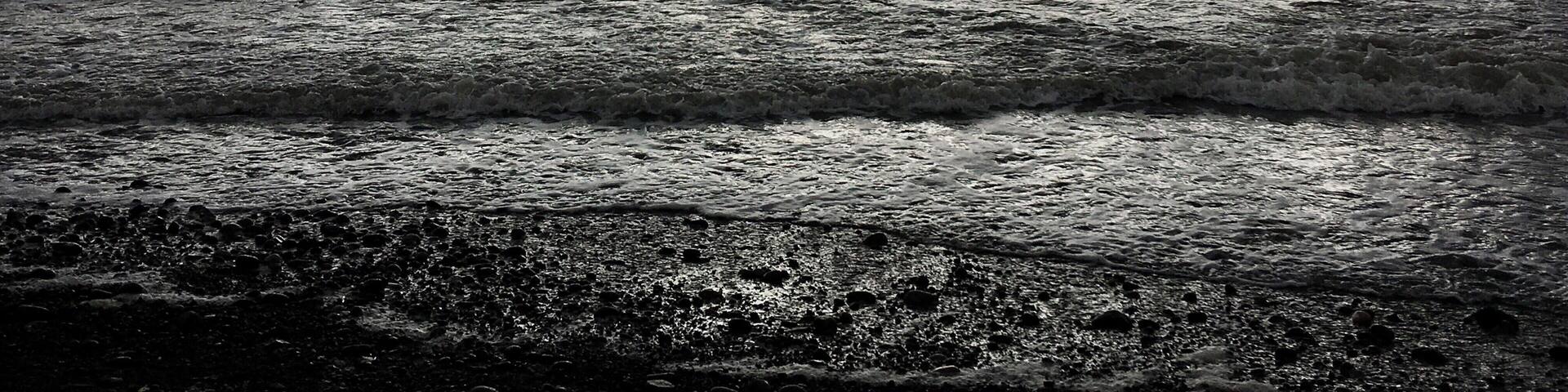 A gray autumn morning at the beach!