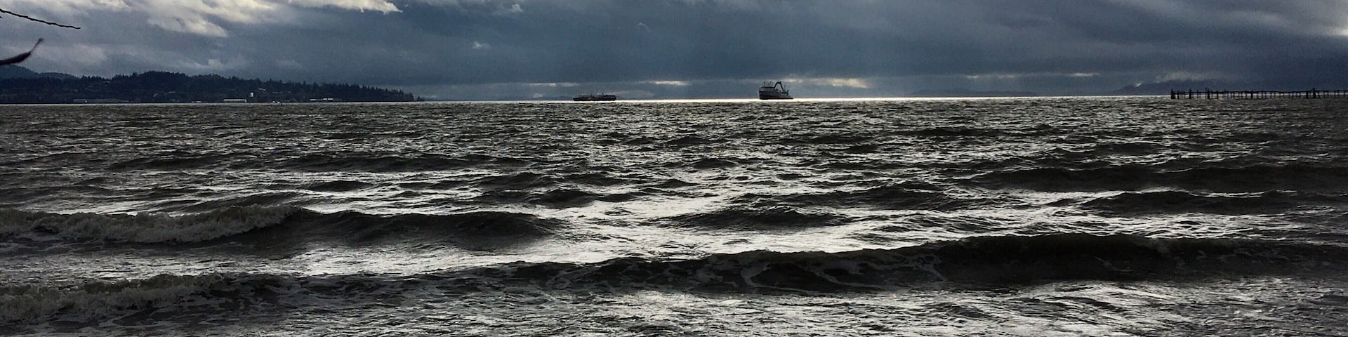 A gray autumn morning at the beach!