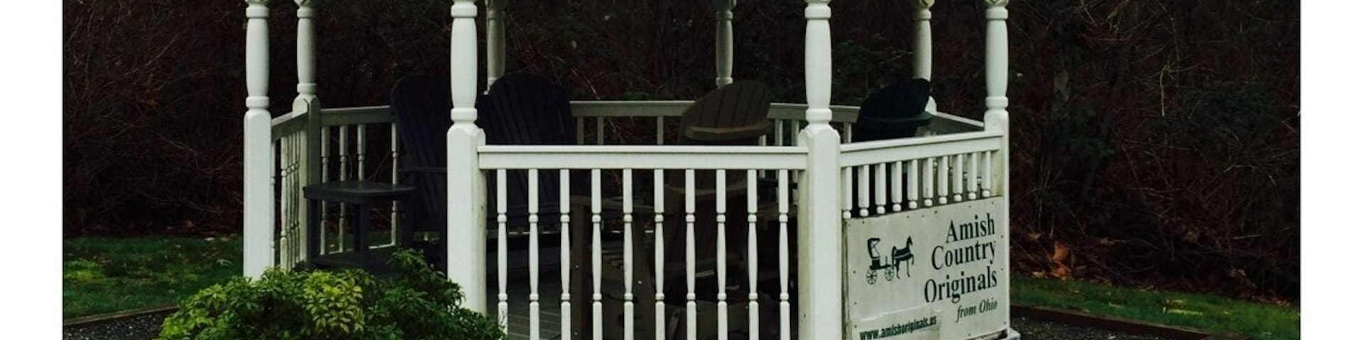 Something kind of cute and random/unexpected next to the Starbucks!