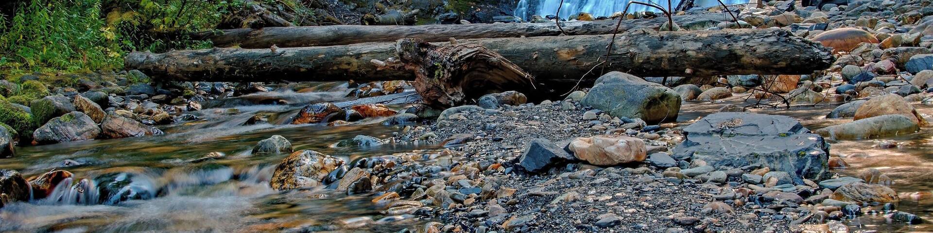 There is a small rest area on highway 31 just south of Metaline Washington, where a short hike down a well marked trail takes you to a beautiful waterfall. This was in mid October as the foliage was starting to turn. A nice place for a little lunch.
#waterfall #exquisite_waterfalls
#nature