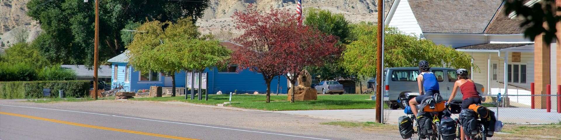 Bryce Canyon National Park featuring street scenes, a small town or village and cycling