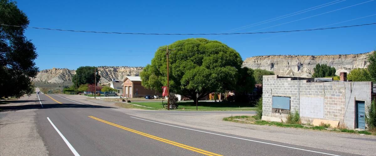 Henrieville featuring street scenes and a small town or village