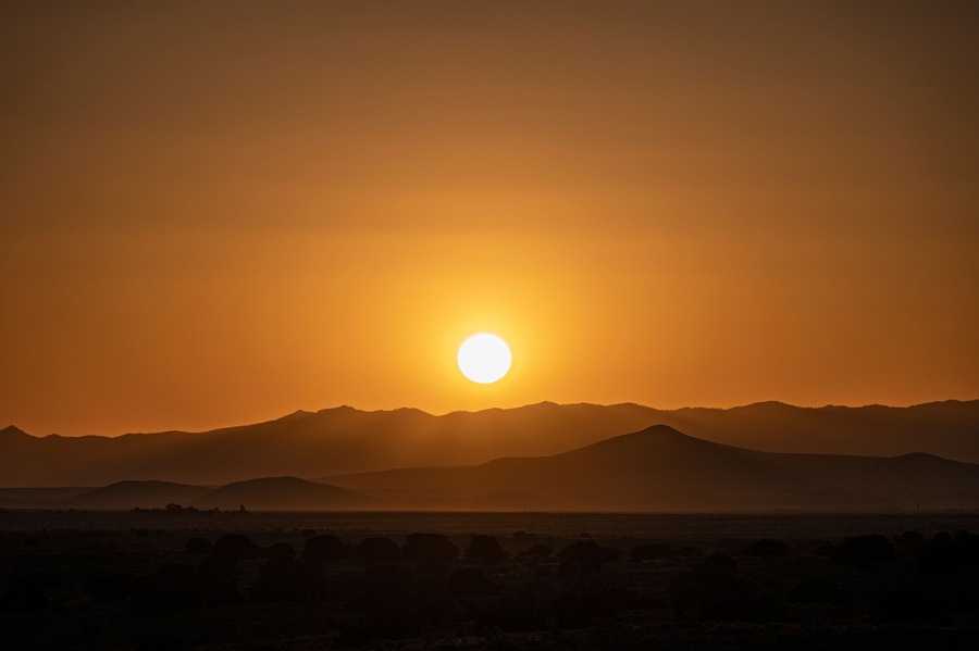 Usa, New Mexico, Santa Fe, El Dorado, Sun setting over desert landscape