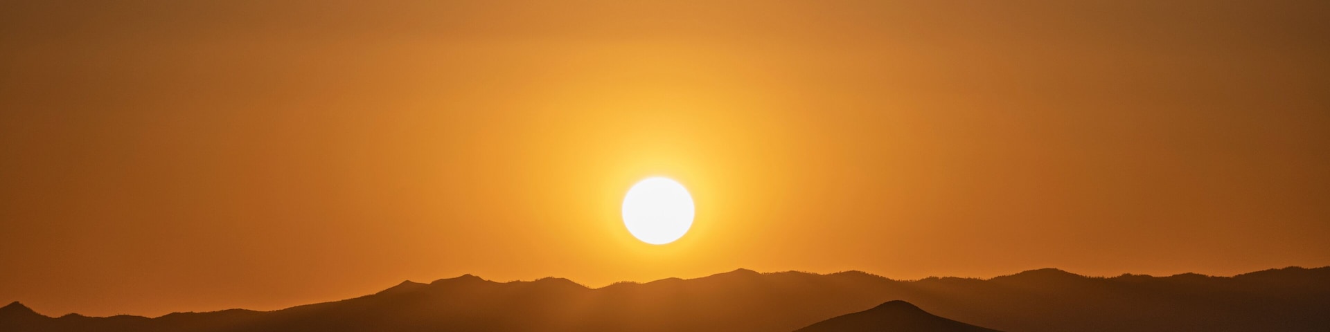 Usa, New Mexico, Santa Fe, El Dorado, Sun setting over desert landscape