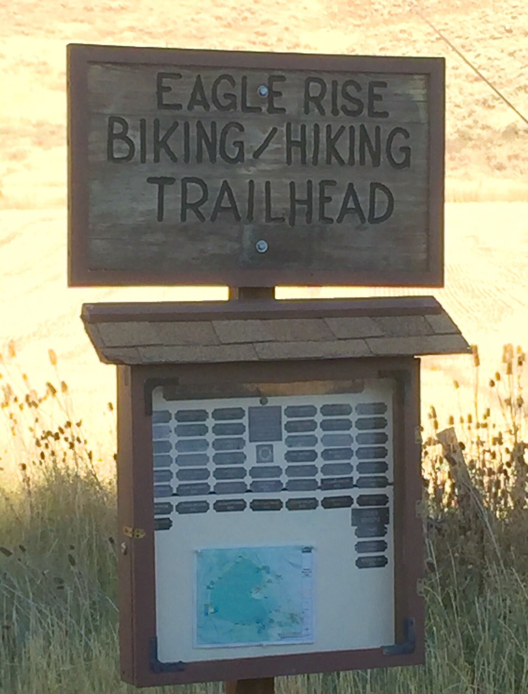 Trailhead to a fun little mtn biking trail off the main trail around the lake. 