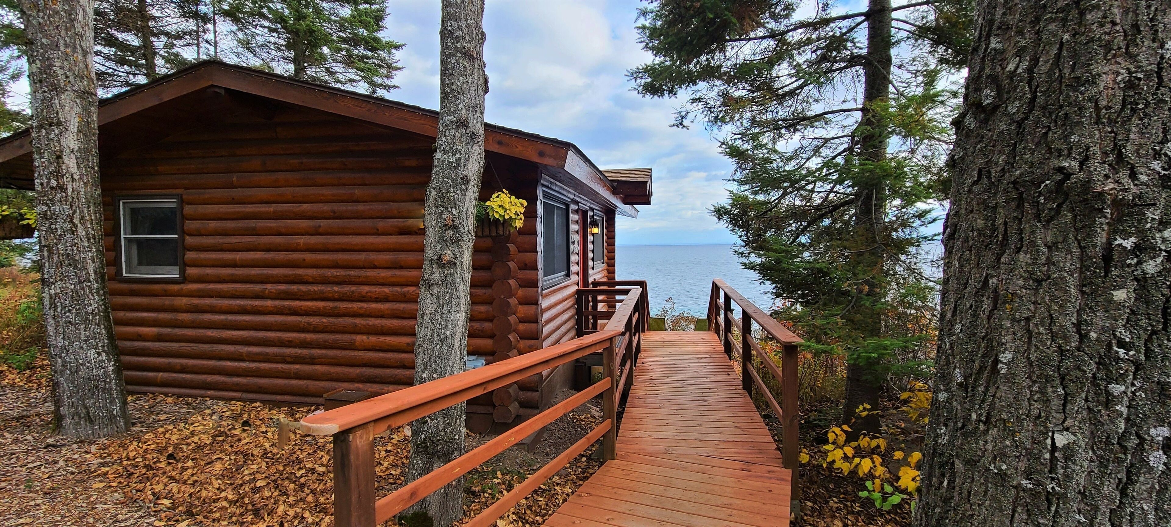 Cozy Log Cabin in the Wilderness and Near Water