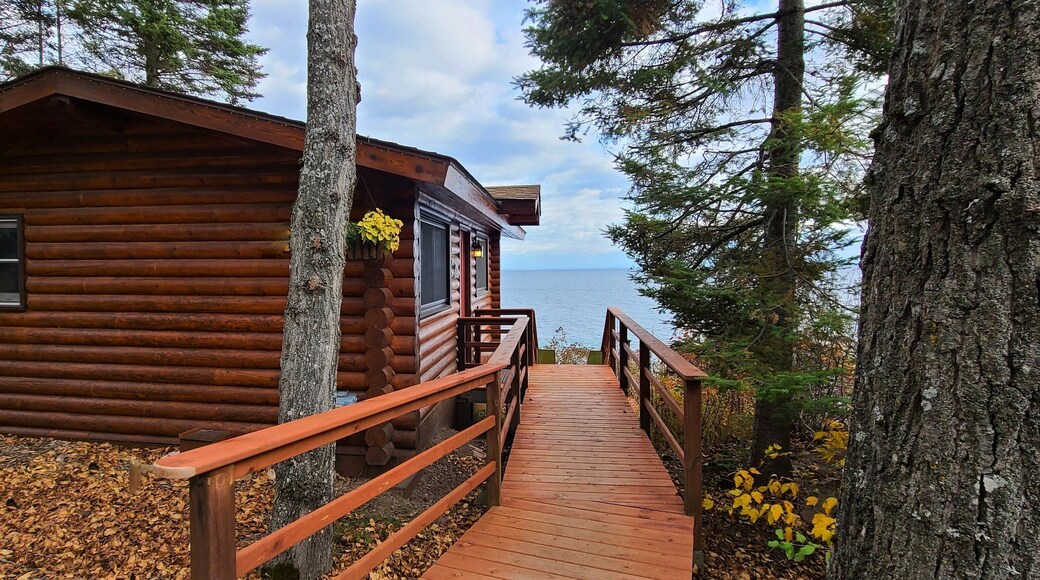 Cozy Log Cabin in the Wilderness and Near Water