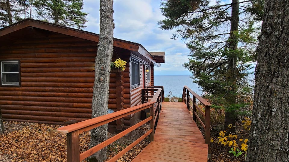 Cozy Log Cabin in the Wilderness and Near Water