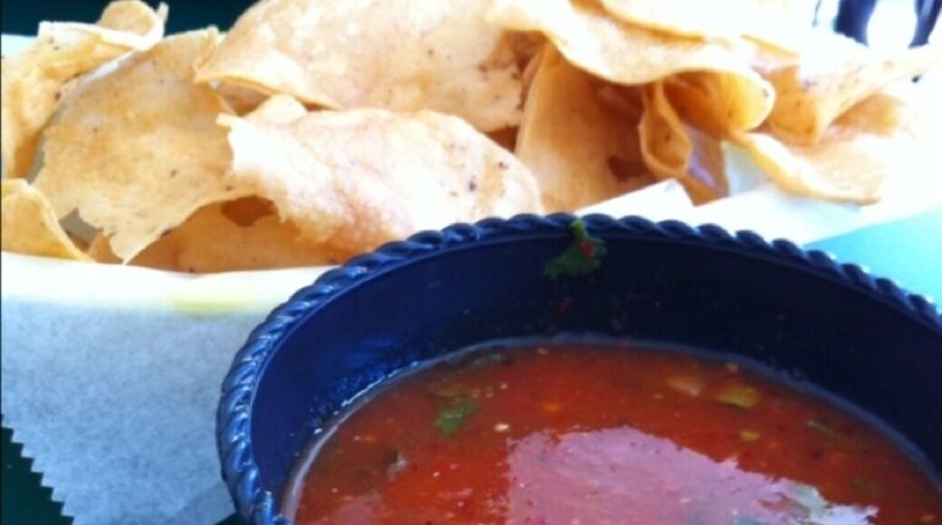 First time trying this authentic Mexican reasturante! Will post back but it's starting off good as we are the only green-gos here lol... Always a good sign!