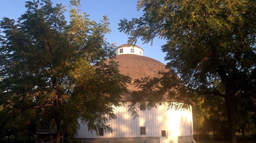 Beautiful nearly 100 year old round barn, a true Iowa architectural treasure.