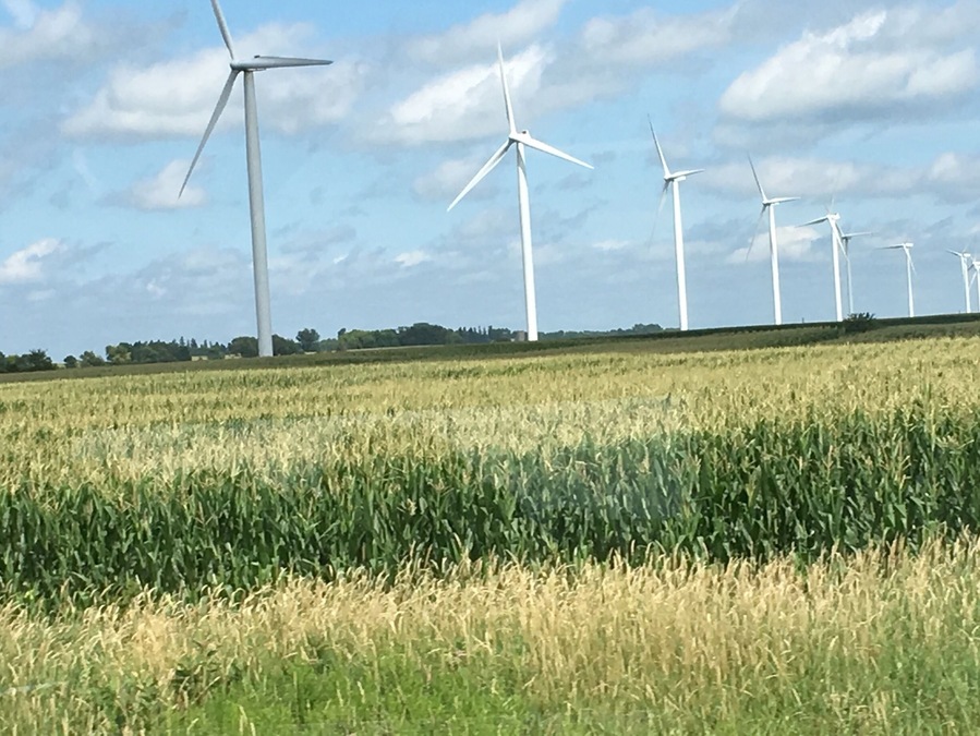 Lots of renewables scattered amongst the grain fields of Iowa. Most of the renewables were wind.