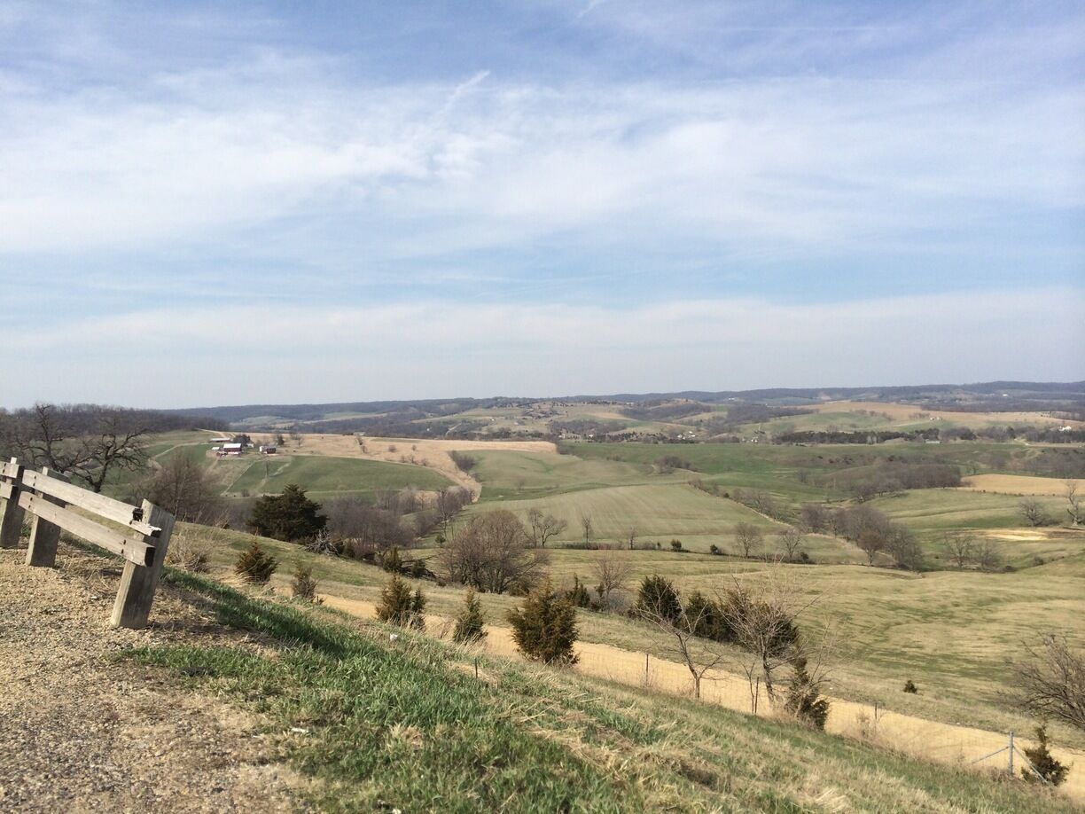 Long Hollow Scenic Overlook provides a nice driving break just off of Hwy 20. Beautiful rolling hills make up the Northwest Illinois countryside just east of Galena.