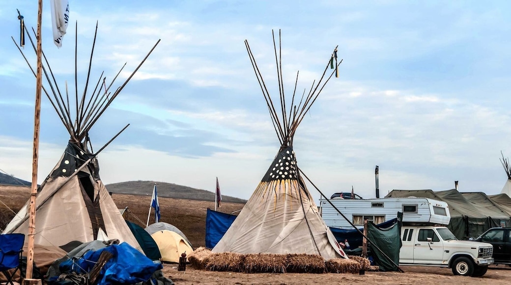 History being made at Standing Rock North Dakota.. tribal nations come together to protest DAPL