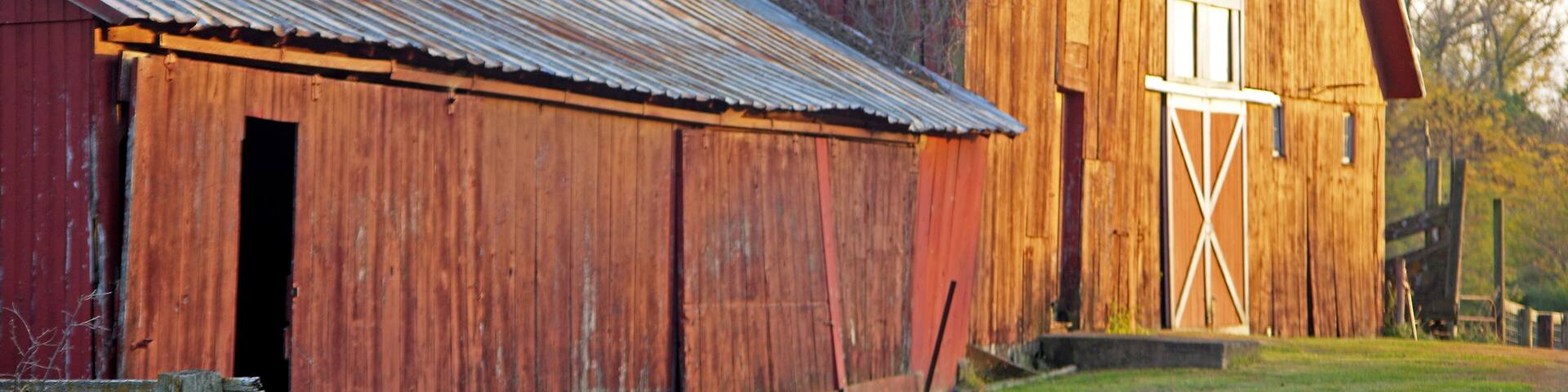 Nothing says American Heartland like a barn - a red barn. Unfortunately you see fewer and fewer as farms elect to put up pole barns. Easier to construct and cheaper to maintain.