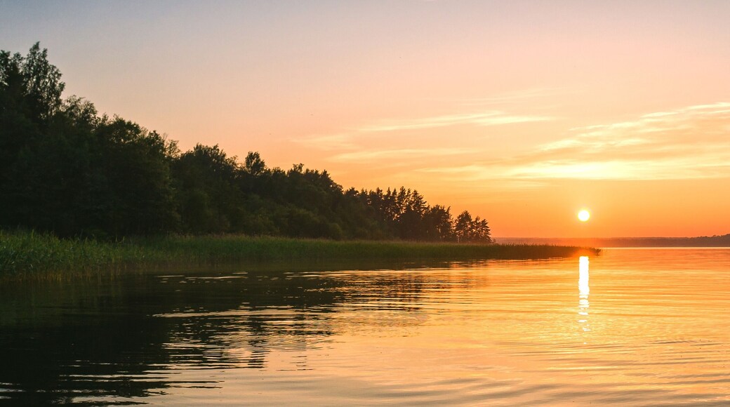 Background sunset panorama on the lake
