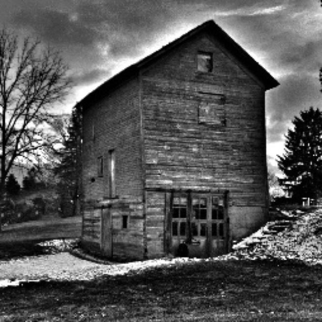 Came across this abandoned old barn across the river from the park we were visiting.
#abandoned #Michigan #PureMichigan #Barn #BlackandWhite