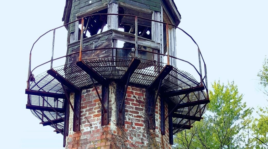 This is the #abandoned guard house at the old Roseville prison.