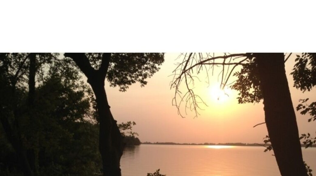 Small beach and picnic area along Lake Okmanpeedan, try saying that three times fast.