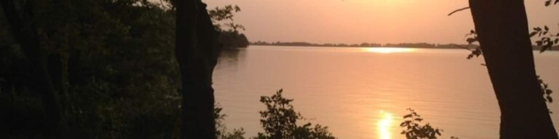 Small beach and picnic area along Lake Okmanpeedan, try saying that three times fast.
