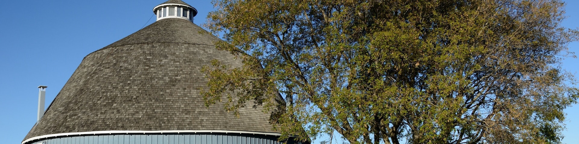 A blue building with a dome roof and a sign reading 'CAMODY.'