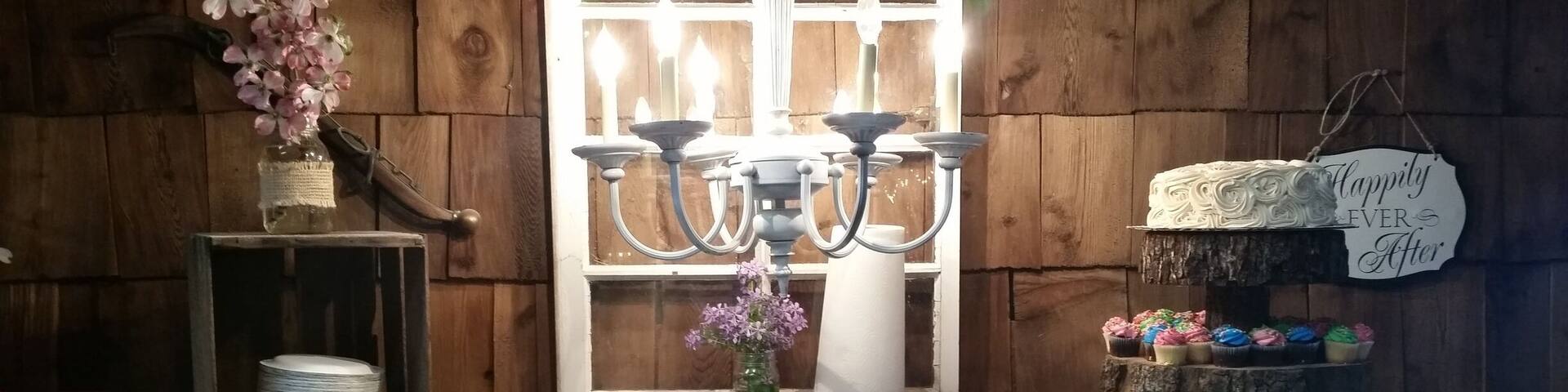 Can't wait to schedule our wedding here. Rocking J Ranch is the best. We went to their wedding open house and were able to speak to vendors, try the food, walk around the ranch, and of course try these sweets that are baked for each wedding package. What a special touch and great presentation. #rockinjranch #stl