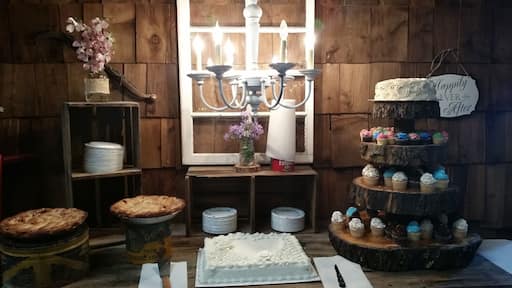Can't wait to schedule our wedding here. Rocking J Ranch is the best. We went to their wedding open house and were able to speak to vendors, try the food, walk around the ranch, and of course try these sweets that are baked for each wedding package. What a special touch and great presentation. #rockinjranch #stl