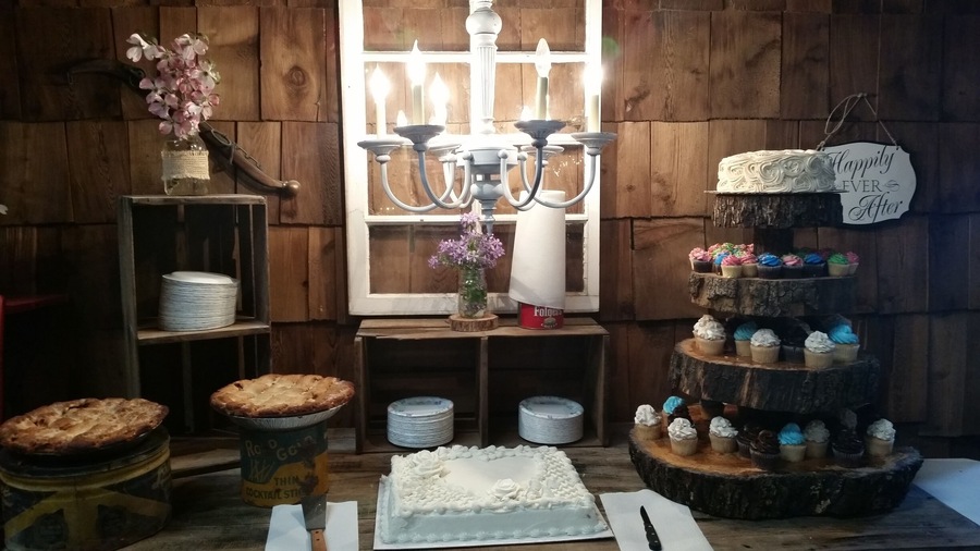 Can't wait to schedule our wedding here. Rocking J Ranch is the best.  We went to their wedding open house and were able to speak to vendors, try the food, walk around the ranch, and of course try these sweets that are baked for each wedding package. What a special touch and great presentation.  #rockinjranch #stl