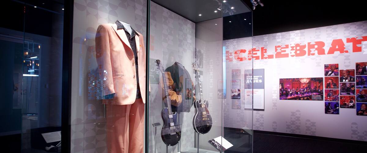 National Blues Museum featuring interior views