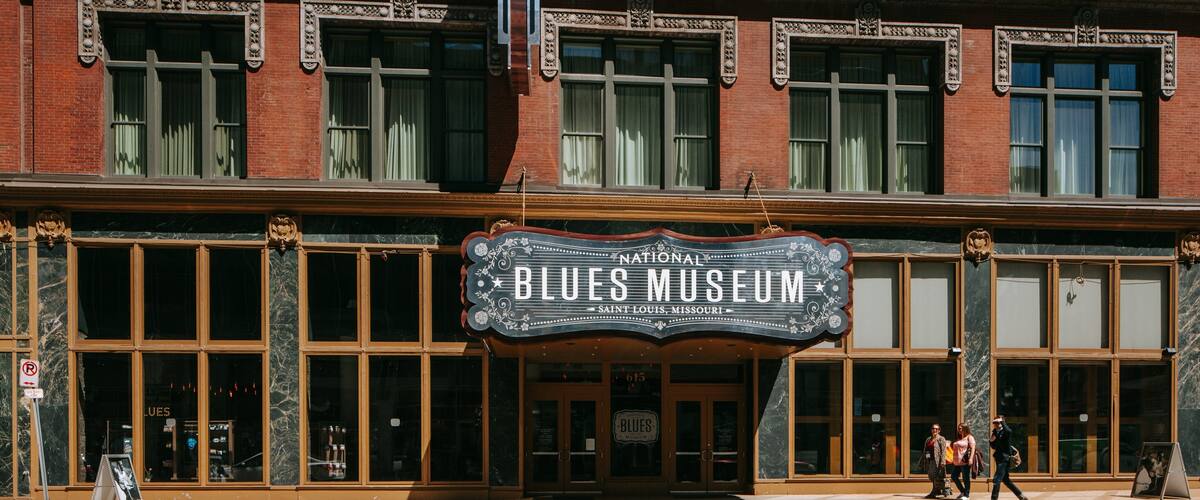 National Blues Museum showing street scenes and signage